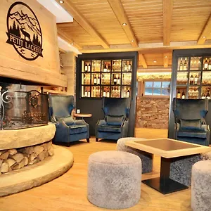 3* Otel Petit Lacreu